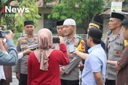 Video: Polres Polman dan Awak Media Bagikan Takjil, Pererat Sinergi dan Sosialisasikan Layanan 110