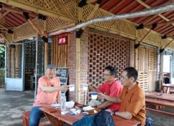 Le Bokit, Kafe Unik di Tepi Pantai Kesenden Cirebon, Sajikan Kopi Berkualitas dengan Suasana Sejuk