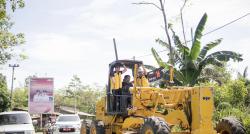 Tepati Janji Program 100 Hari, Arie Septia Adinata Bersihkan Badan Jalan di Bengkulu Utara