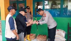 Kapolres Tasikmalaya Kota Turun Langsung Salurkan Bantuan ke Korban Banjir di Sukaresik