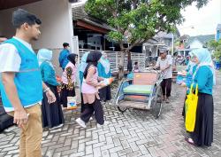 PLN Indonesia Power UBP Grati Bagikan 2 Ton Beras untuk Tukang Becak Pasuruan, Berkah Kian Terasa