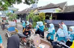 Ramadan Berkah, PLN Indonesia Power UBP Grati Bagikan 2 Ton Beras untuk Tukang Becak Pasuruan