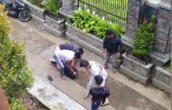 Viral di Medsos! Seorang Pemuda di Purwakarta Dikeroyok Sejumlah Pemuda