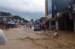 Jelang Lebaran Kota Wisata Prapat Danau Toba Dihantam Banjir Bandang