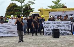 Kontraktor dan Penyedia Material di Natuna Unjuk Rasa Tuntut Pembayaran Proyek