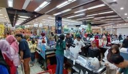 Mall Plaza Asia Tasikmalaya Ramai Dikunjungi Warga Jelang Lebaran, Supermarket dan Fashion Padat