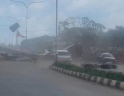 Puting Beliung di Tiban Batam Rusak Sejumlah Bangunan, 1 Orang Terluka