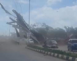 Angin Puting Beliung Porak Porandakan Kawasan Tiban Batam