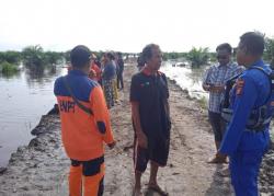 Hanyut Terbawa Arus! Balita di Riau Tewas saat Ditinggal Ayahnya di Sekitaran Banjir