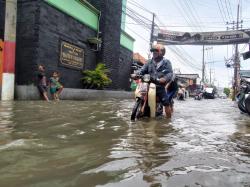 Banjir Medaeng Makin Parah, Sebulan Dua Kali Pemukiman Warga Terendam!