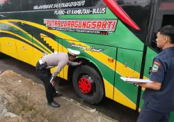 Polantas Ramp Check Bus, Pastikan Layak Jalan saat Arus Mudik