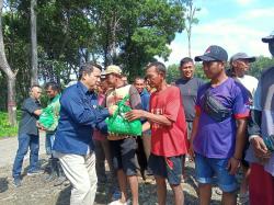 Ratusan Paket Sembako Perhutani KPH Gundih dibagikan Kepada Tenaga Kerja Non Karyawan  