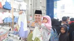 Berbagi Baju Lebaran bagi Anak Yatim dan Duafa