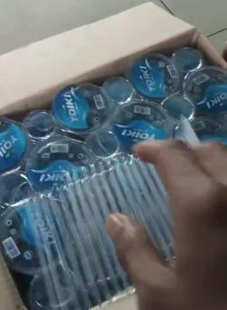 Warga Temukan Kotoran Pada Air Minum Dalam Kemasan Yoiki Produk PDAM Kabupaten Madiun, Bahayakah?