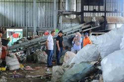 Bupati Sam'ani Apresiasi Inovasi Pengolahan Sampah Anorganik oleh Masyarakat dan BUMDes