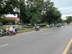 Jasa Tukar Uang Pinggir Jalan di Karawang Bisa Raup Untung Rp3 Hingga Rp5 Juta Sehari