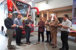 Bank Jatim Serahkan Satu Unit Armada Bus Ke Untag Surabaya