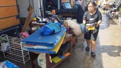 Terdampak Banjir, Warga Sawahan Boyolali Bersihkan Rumah