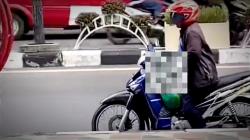 Astagfirullah! Pemotor Ini Bikin Jalanan Gresik Jadi Konten Dewasa