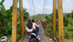 Jembatan Gantung Leuwibudah Penghubung Kabupaten dan Kota Tasikmalaya: Warga Mimpikan Jembatan Kokoh