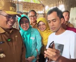 Usai Viral, Gubernur Andra Soni dan Bupati Dewi Kunjungi Tukang Nasgor yang Anaknya Tembus Harvard