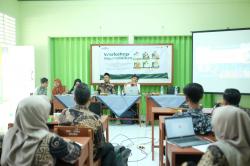 Mahasiswa PPL STITNU Al Farabi Adakan Workshop Branding di MAS YBH Cimindi