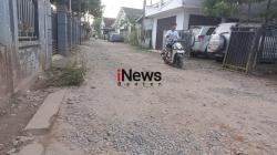 Masyarakat  Malingping Menunggu Realisasi Janji Wagub Banten Akan Bangun Jalan Poros Desa