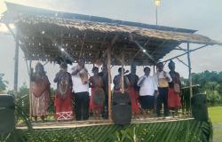 Jaga Warisan Moi, Pj Sekda Papua Barat Daya Buka Festival Tumpe Klawalu 2025