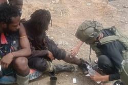 Potret Humanis Prajurit Banteng Raiders Beri Layanan Kesehatan dan Borong Hasil Bumi Warga Papua