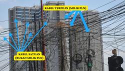 Simak! Cara Membedakan Kabel Listrik dan Internet di Jalan, Ini Penjelasan PLN UP3 Cikarang