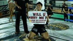 Romantis! Juara Tinju, Anggota Polsek Patokbeusi Lamar Kekasih di Atas Ring