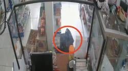 Aksi Pencurian di Warung Brilink Pamijahan Tasikmalaya Terekam CCTV, Uang dan Rokok Raib