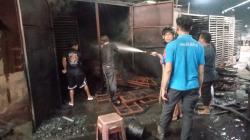 Kebakaran Landa Pabrik Arang CV HSA Polman, 1,4 Ton Arang Ludes Terbakar