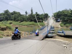 Sehari Omset 20 Juta, Jembatan Perahu Haji Endang di Karawang Terancam Ditutup BBWS Citarum