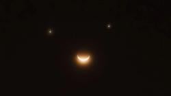 Smiley Face Moon: Keajaiban Langit yang Bisa Dilihat dengan Mata Telanjang