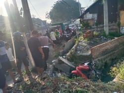 Pengendara Motor di Sidoarjo Ini Masuk Sungai, Ini Penyebabnya