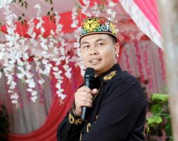Putra Dayak Berau Ini Resmi Sandang Gelar Doktor, Siap Dedikasikan Ilmu untuk Desa dan Budaya