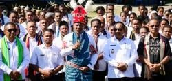 Wagub NTT Serahkan Bantuan Miliaran Rupiah untuk SMA/SMK di Alor: “Teruslah Belajar, Pesannya