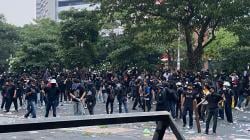 Demo May Day Ricuh, Polisi Pisahkan Buruh dan Kelompok Hitam