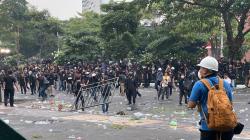 Demo May Day Ricuh! Tembakan Gas Air Mata vs Lemparan Petasan