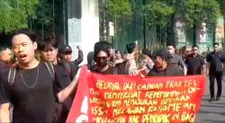 12 Pria dan Seorang Wanita Diamankan Polisi saat Demo Hari Buruh, Bawa Petasan di Sekitar Gedung DPR