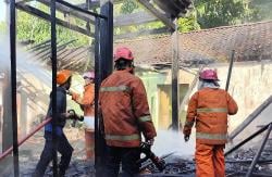  Lupa Matikan Kompor, Rumah Pengusaha Catering di Kulonprogo Ludes Terbakar