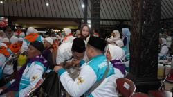 Tangis Haru Warnai Keberangkatan 382 Calon Haji Purbalingga ke Asrama Haji Donohudan