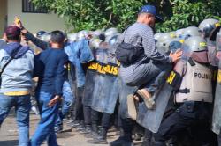 Polres Pekalongan Gelar Latihan Simulasi  Pengamanan Unjuk Rasa yang Humanis