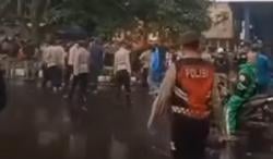 Aksi Hari Buruh di Bandung Ricuh, Petugas Dilempari Bom Molotov