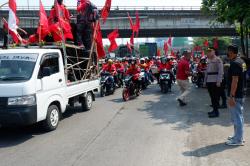 Buruh Jepara Bergerak ke Semarang, Polisi Kawal Ketat hingga Jalan Pahlawan 
