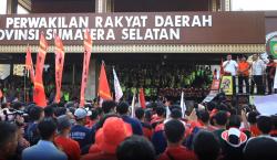 May Day 2025, Buruh dan Pekerja Tuntut Pecat PPNS Disnakertrans Sumsel yang Tak Jalankan Tupoksi