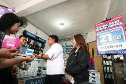 Direksi XLSMART Kunjungi Gerai Premium Cell Surabaya
