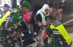 Calon Jemaah Haji Lansia Dapat Perlakuan Khusus, TNI dan Polri Sigap Membantu