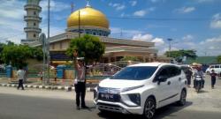 Beri Rasa Aman dan Nyaman, Personil Satlantas Polres Batu Bara Laksanakan Pengamanan Sholat Jumat